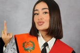 Marina Rivers aprueba un doble grado en la universidad y dedica una peineta a sus haters: "Guapa, lista, jurista y economista"