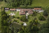 Julio Iglesias rompe su silencio y confirma la compra de un casoplón en Orense: "Es una casa bellísima en mitad del campo"