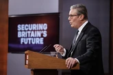 Keir Starmer advierte contra el riesgo de convertir Reino Unido en una "isla de extranjeros"
