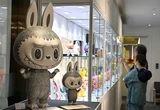El misterioso y multimillonario empresario chino creador de los muñecos Labubus que llevan todas las celebs