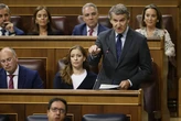 Feijóo tacha a Sánchez de "jeta" que "protege a los que roban" y el presidente le reprocha: "Usted es la nada"