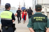 Rescatan una patera con 16 adultos y cuatro menores en Alicante y trasladan a 2 al hospital tras 14 días a la deriva