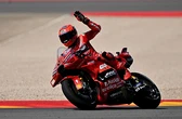 Marc Márquez logra la victoria en la sprint del GP de Aragón tras batallar contra su hermano Álex