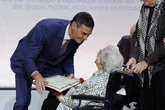 Sánchez blande la memoria democrática contra el PP y Vox: "Hay una labor constante de deslegitimación de la democracia"