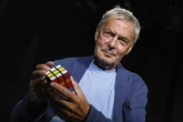 Ernö Rubik: introvertido, una gran fortuna, un largo matrimonio, cuatro hijos y una vida tranquila en Hungría
