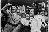 Las 12 advertencias del ascenso nazi sobre el ocaso de las democracias: "¿Pedro Sánchez? No quiero ser presuntuoso: sois los españoles quienes tenéis que ver las conexiones"