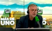Carlos Alsina: su primer reportaje en un cementerio, sus desencuentros con Ángels Barceló y sus famosas entrevistas a Rajoy y Sánchez