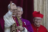 Cónclave, hoy en directo: última hora de la votación del nuevo Papa | Un retraso de dos horas dispara la tensión en la plaza de San Pedro: "Solo Dios sabe cuándo y quién será el nuevo Papa"