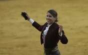 'Bético' y sevillistas: el 'polémico' debut de Lea Vicens en La Maestranza