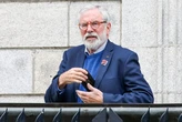 La BBC deberá indemnizar al ex presidente del Sinn Féin, Gerry Adams, con 100.000 euros por difamación por vincularlo al asesinato de un compañero