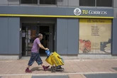 Correos concede la prejubilación a partir de los 59 años al 15% de los funcionarios en plantilla en la primera fase de salidas pactadas