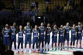 Chipre-Grecia, cuando los dos rivales se emocionan con el mismo himno: "Durante 40 minutos lucharemos contra nuestros hermanos"