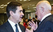 La figura del 'caballero blanco' resucita en la recta final de la OPA de BBVA por Sabadell: rumores de fusión y "movimientos políticos"