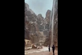 Evacuan a 1.800 turistas por las fuertes inundaciones en la ciudad jordana de Petra