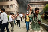 Cientos de manifestantes toman e incendian el parlamento de Nepal tras renuncia de Oli