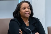 Lisa Cook, gobernadora de la Fed, demanda a Donald Trump por intentar despedirla
