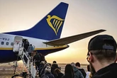 Un vuelo de Ryanair impacta con una barrera del aeropuerto de Kalamata (Grecia) durante el aterrizaje