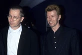 Gary Oldman cree que "el mundo se ha ido a la mierda" desde que murió David Bowie, "como si fuera pegamento cósmico o algo así"