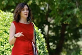 Ayuso critica "la farsa de los pinganillos" para mostrar "una España plurinacional que no existe"