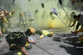 Más de 1.000 personas acuden a la marcha convocada por los bomberos forestales de Castilla y León para pedir ceses tras los incendios de este verano