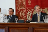 Albares alecciona a los nuevos diplomáticos ante el Rey: "Una de sus funciones será trabajar para conseguir la oficialidad de las lenguas oficiales en Europa""