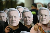La condena a Álvaro Uribe divide a Colombia: la extrema izquierda celebra la decisión y Centro Democrático asume otro golpe