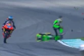 Brutal accidente en Moto3 entre el sevillano Rueda y Dettwiler que acaba con traslado en helicóptero