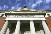 La silla o de la RAE queda vacante al no lograr la mayoría ninguno de los dos candidatos