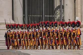 La Guardia Suiza: los enigmáticos soldados del Vaticano que vigilarán el cónclave con preparación antiterrorista