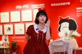 Salsa de soja por mayonesa, apellidos locales y un humor menos sarcástico, el inesperado éxito de la Mafalda china: "Nunca habíamos hecho una exposición que se viralizara tanto en redes"