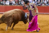 Lección de Alcurrucén en Sevilla coronada con la brava cátedra de un Profesor superlativo
