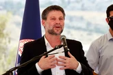 Un ministro del Gobierno israelí espera que la reanudación de un plan de construcción en Cisjordania "entierre la idea del Estado palestino"