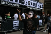 Mánchester recibe como héroes a sus hijos pródigos Oasis 16 años después