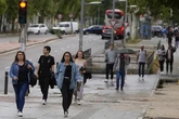 La tasa de emancipación española empeora un 10,5% en 2024 lastrada por el alquiler y la precariedad laboral