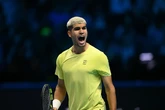 Alcaraz se estrena con autoridad ante De Miñaur en las ATP Finals y se acerca al número uno