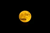 Luna de fresa: Cuándo y cómo ver la primera luna llena del verano