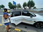 Probando un robotaxi en Shanghai (y las protestas de los taxistas que temen perder su trabajo por el boom de los coches autónomos)