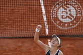 Krejcikova salva una bola de partido y disputará ante Pavlyuchenkova su primera final en París