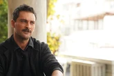 El galán turco Onur Tuna vuelve a nuestras pantallas con Una vida perfecta: "Si nos hemos dejado la vida en esta serie era porque en España tenían que verla"
