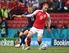 Eriksen se desploma en mitad del Dinamarca-Finlandia