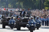 Francia celebra su fiesta nacional en plena parálisis política y dividida