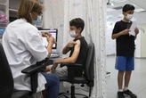 Israel, que ha comenzado a vacunar a niños de 12 a 16 años, eliminará muy pronto las mascarillas en espacios cerrados