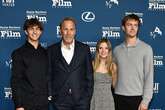 Así son los tres hijos pequeños de Kevin Costner, que le han acompañado en su última alfombra roja