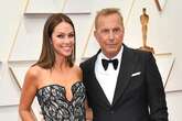 Casi dos años después de separarse, la ex mujer de Kevin Costner se casa con un amigo de ambos