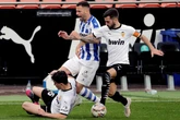 Gay evita que el Valencia se despee ante el Alavs