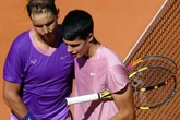 Alcaraz supera al eslovaco Lacko y está a dos triunfos de Roland Garros