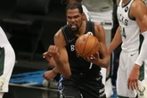 Durant hace él solo de 'Big Three' y da la ventaja a los Nets frente a los Bucks en una de las actuaciones más espectaculares en unos playoff
