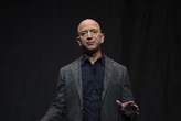 Un asiento para viajar con Jeff Bezos al espacio se vende por 28 millones de dólares en una subasta