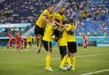 Suecia se sobrepone a Lewandowski para acabar primera