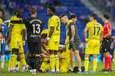 El árbitro del Espanyol - Villarreal, golpeado por un objeto lanzado desde la grada